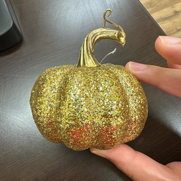 Pretty gold sparkling pumpkin 🎃 decor accent - Picture 8 of 10
